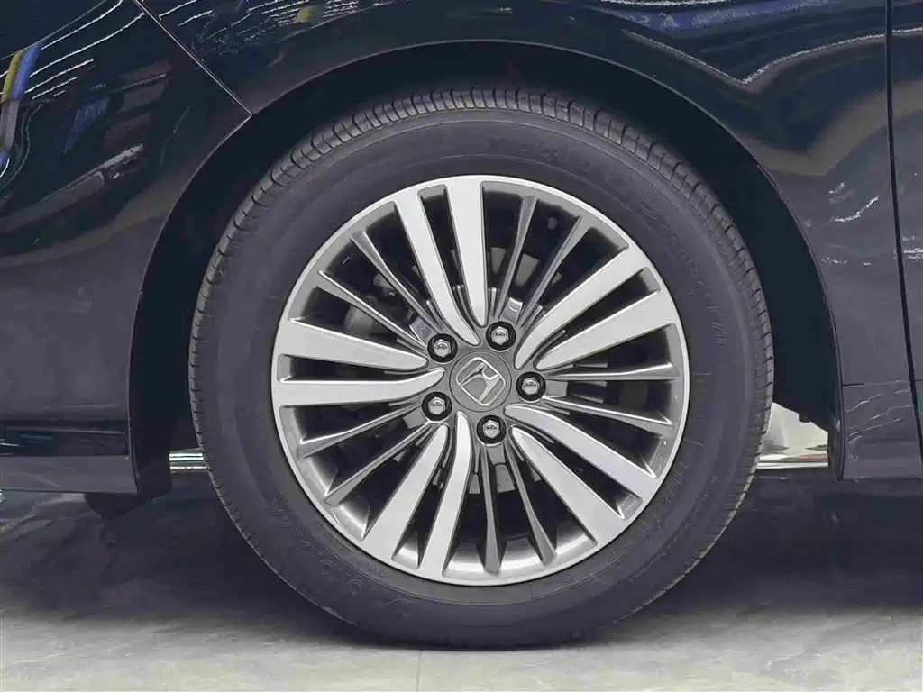 Odyssey 2.4 L Luxury