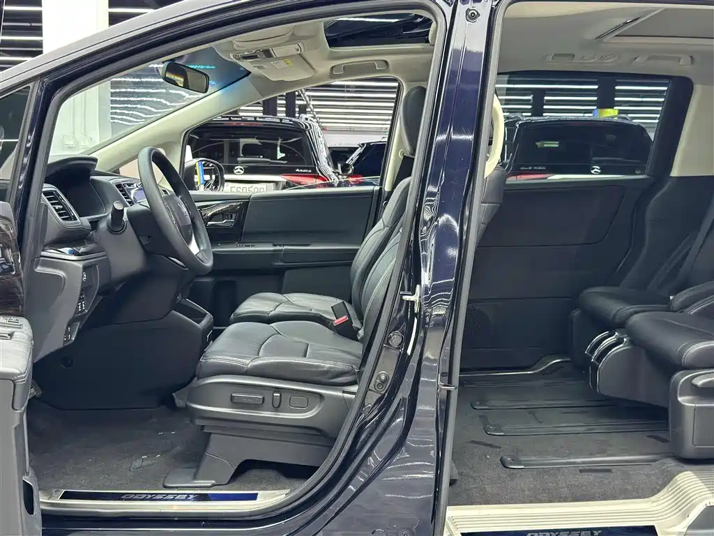 Odyssey 2.4 L Luxury