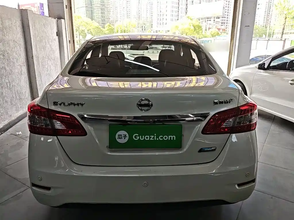Sylphy 1.6 XV CVT Premium