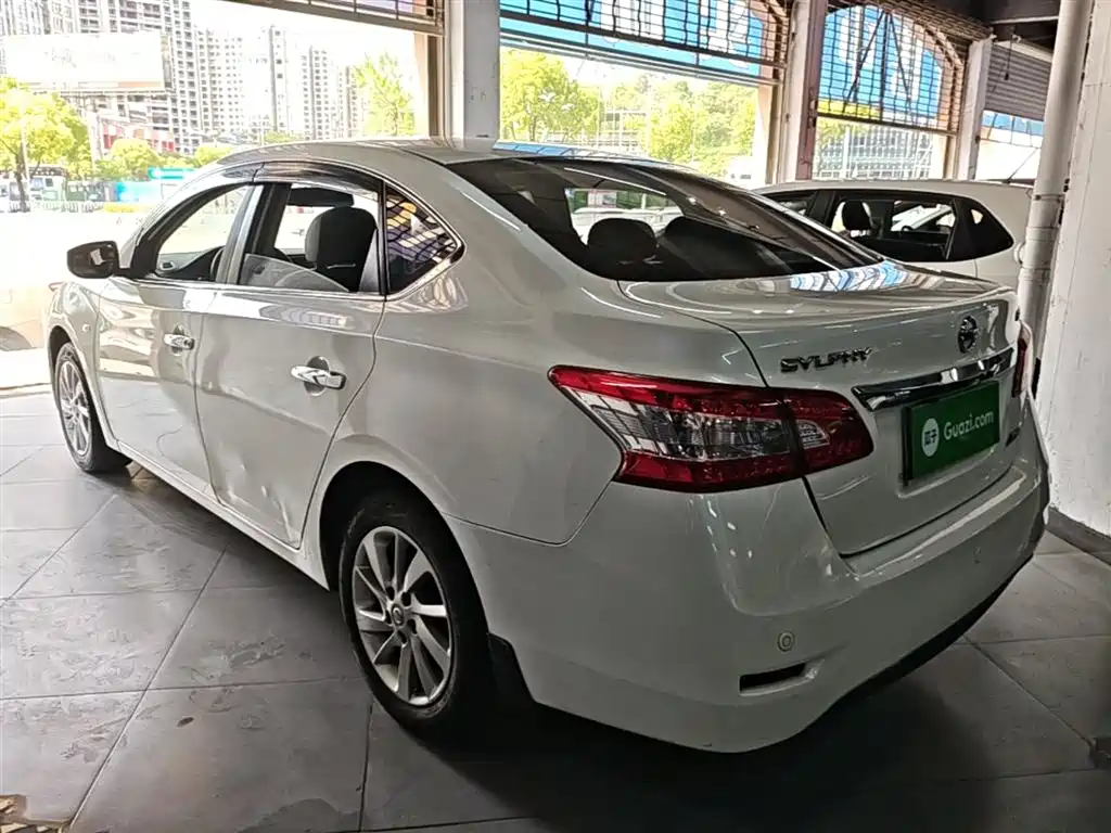 Sylphy 1.6 XV CVT Premium