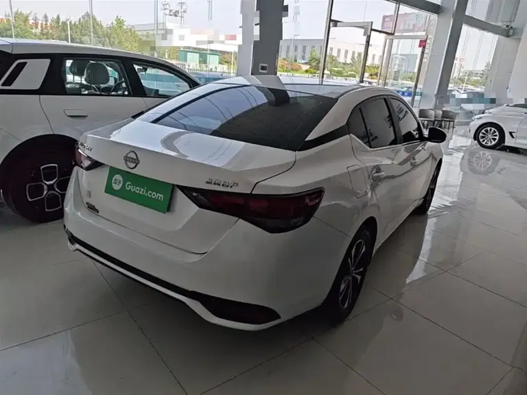 Nissan Sylphy 1.6 L CVT Joy