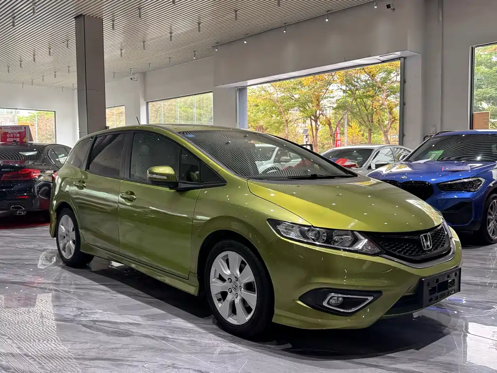 Jade 1.8 L Auto Comfort Elite 5-seat