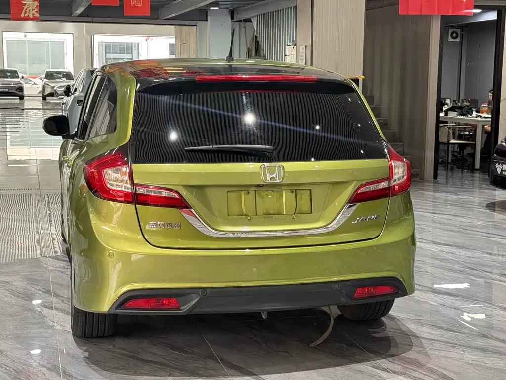 Jade 1.8 L Auto Comfort Elite 5-seat