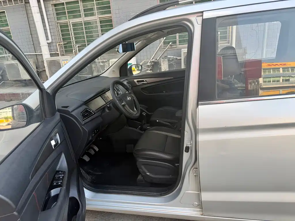 Changan Oshan A600 1.5 L Manual Luxury 7-seat