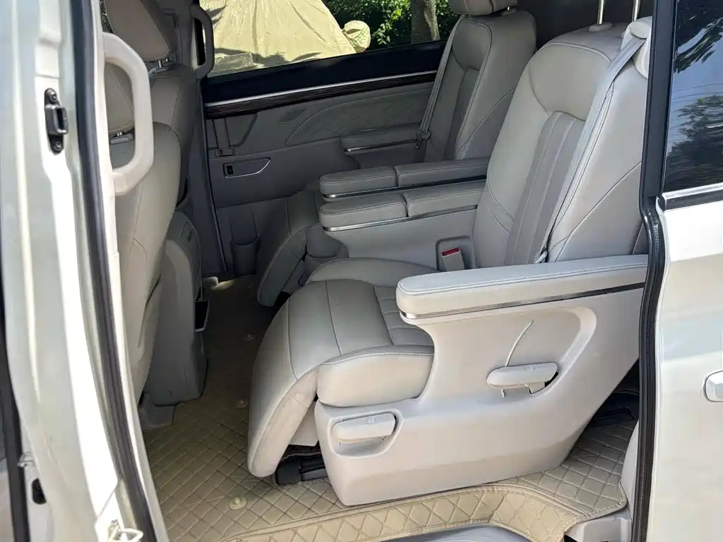 GAC Trumpchi M8 320 T Distinguished