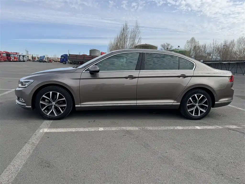 Magotan 330 TSI DSG Distinguished