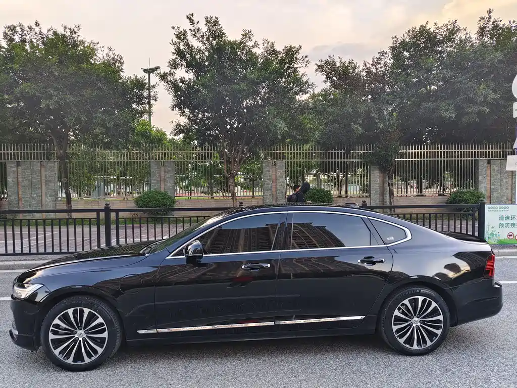 Volvo S90 PHEV T8 PHEV 4 WD Long Range Smart Ease Luxury
