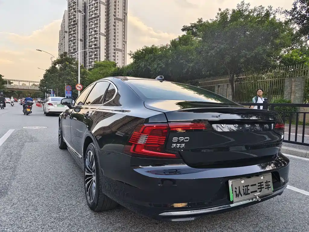 Volvo S90 PHEV T8 PHEV 4 WD Long Range Smart Ease Luxury