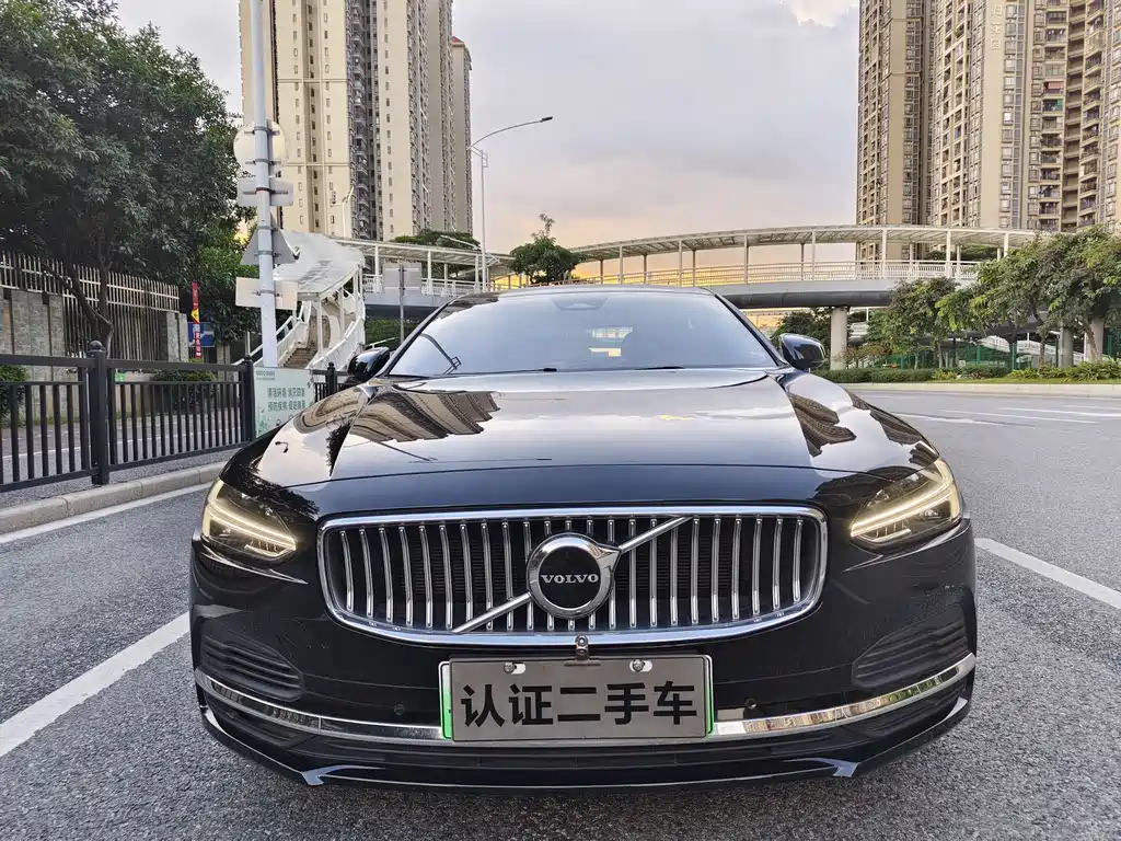 Volvo S90 PHEV T8 PHEV 4 WD Long Range Smart Ease Luxury