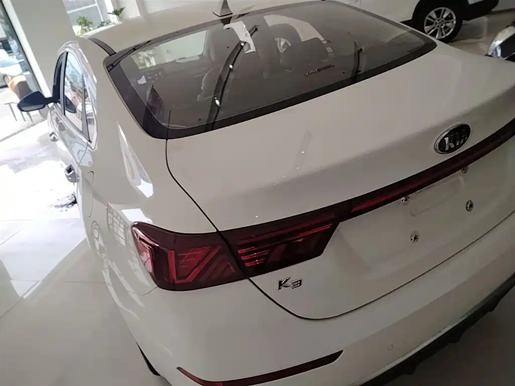 Kia K3 1.5 L CVT Smart Enjoyment Connected