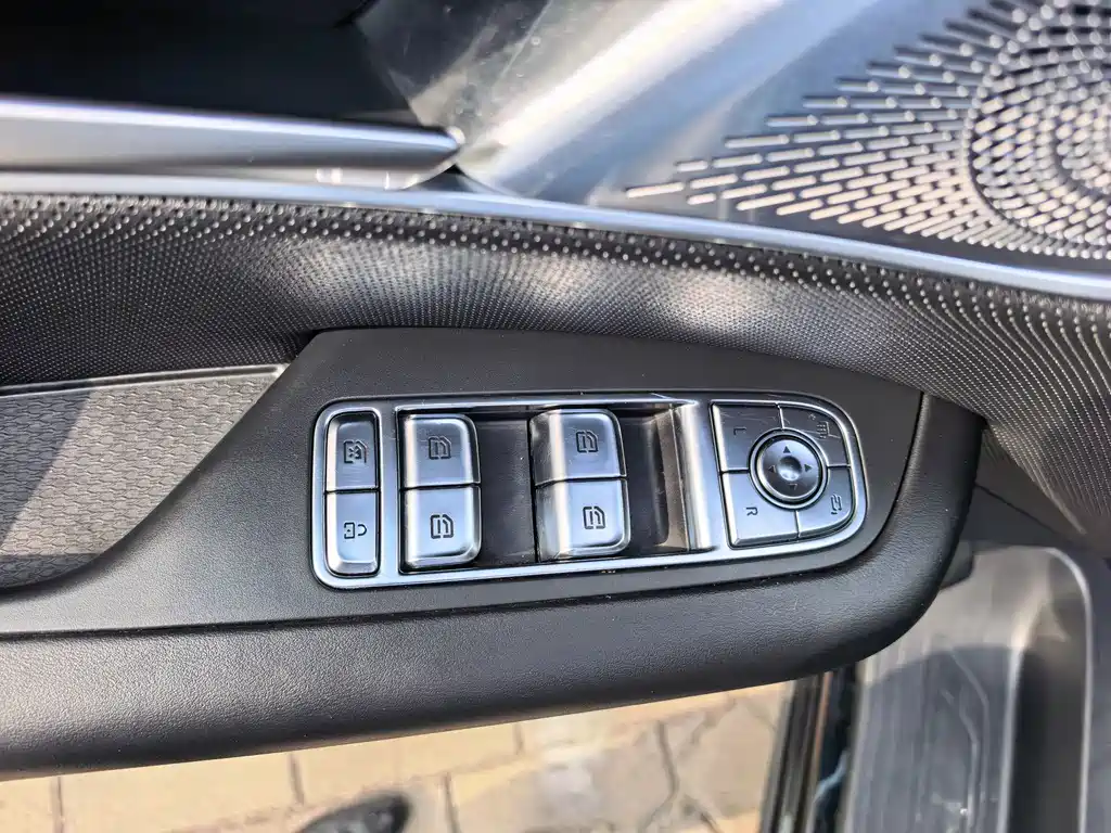 Hongqi HQ9 2.0 T Connected Flagship Enjoyment