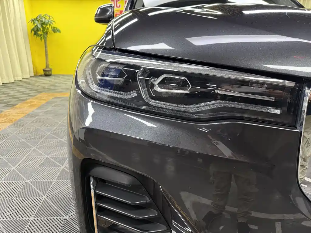 BMW X7 xDrive40 i Leading Luxury Package