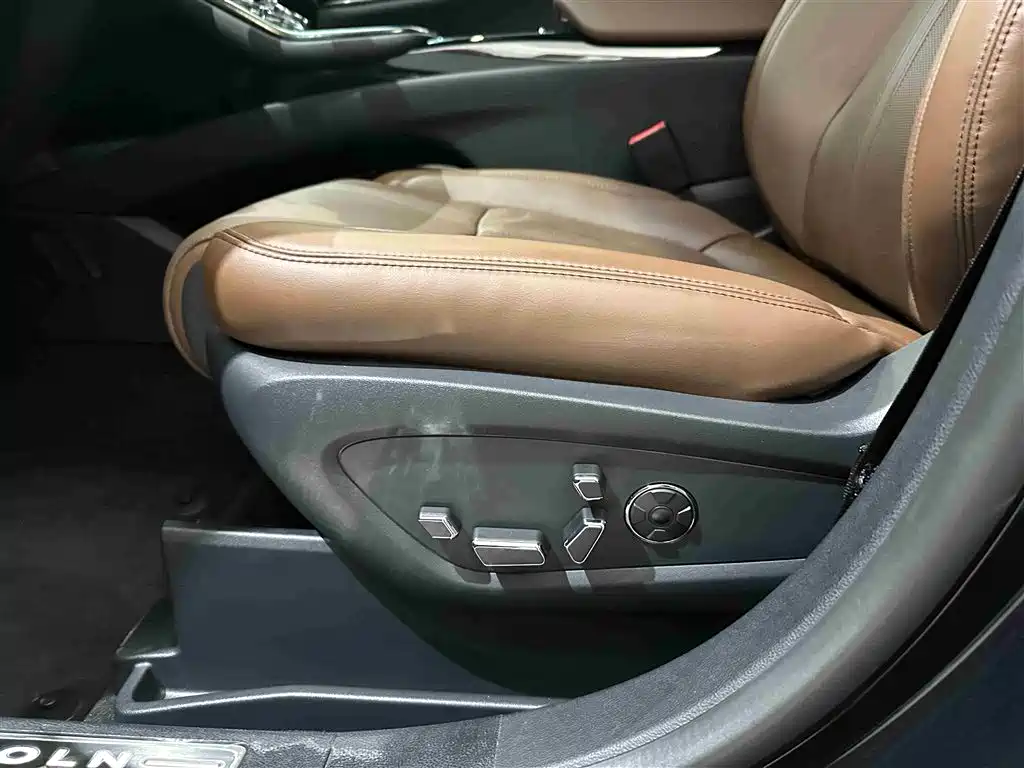 Nautilus 2.7 T 4 WD Honor Shine