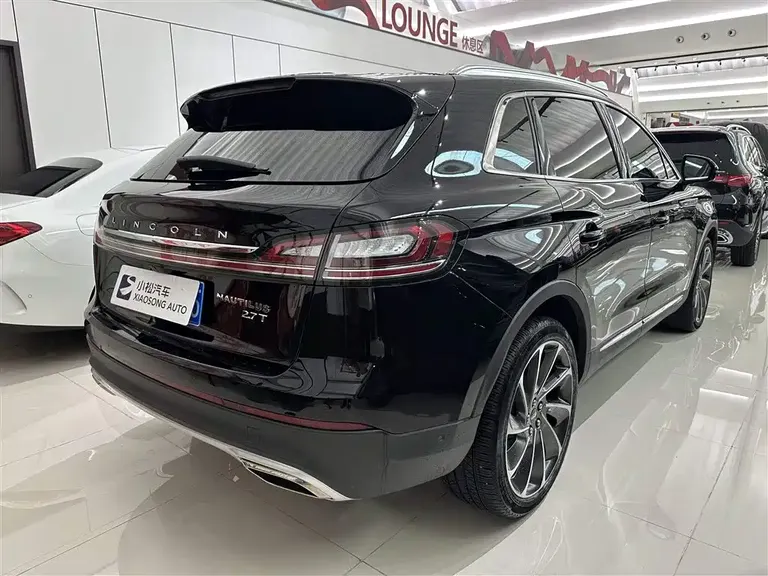 Lincoln Nautilus 2.7 T 4 WD Honor Shine