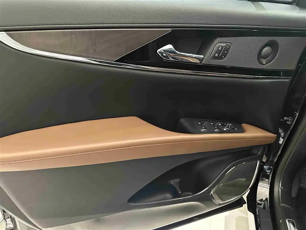 Nautilus 2.7 T 4 WD Honor Shine