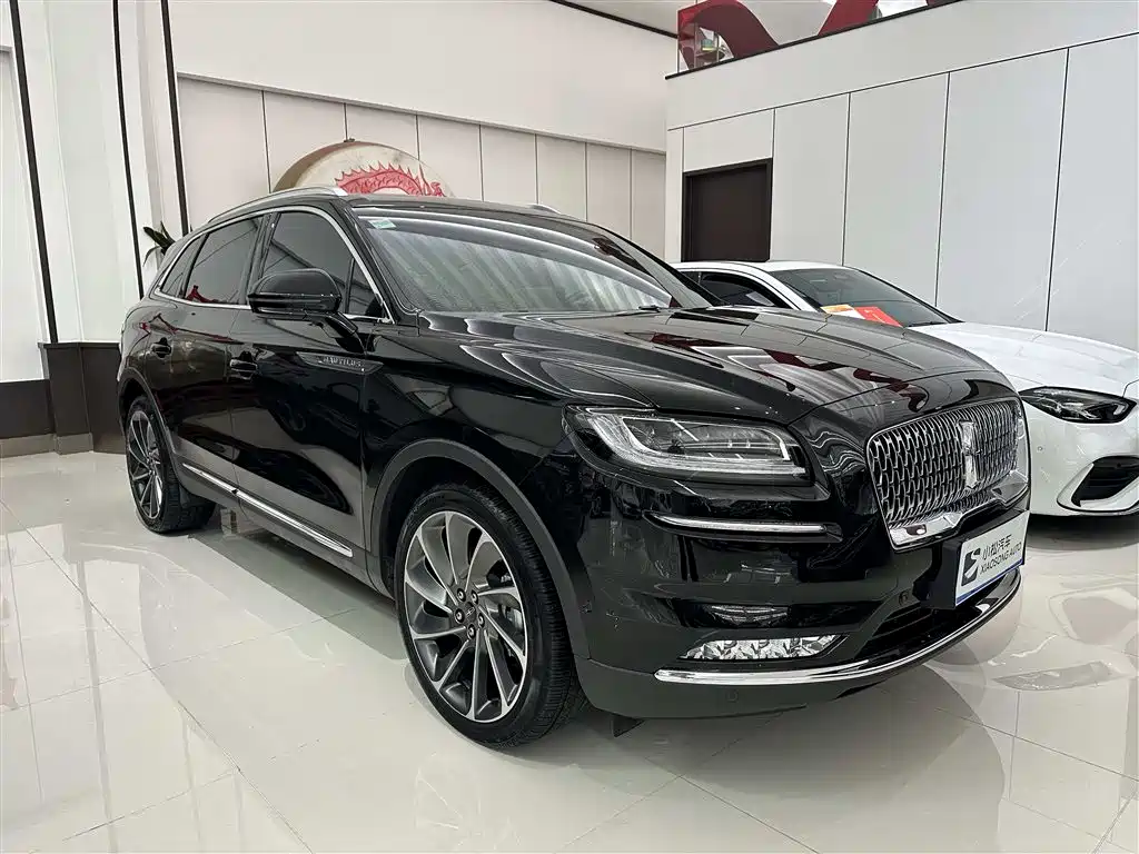 Nautilus 2.7 T 4 WD Honor Shine