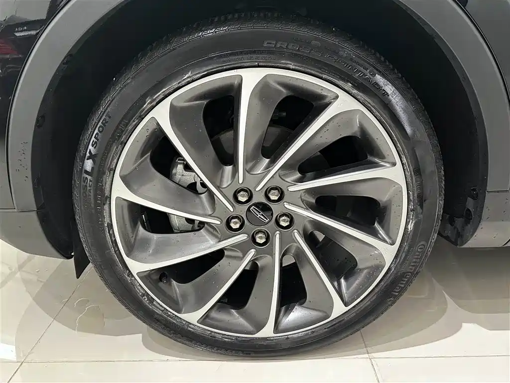 Nautilus 2.7 T 4 WD Honor Shine