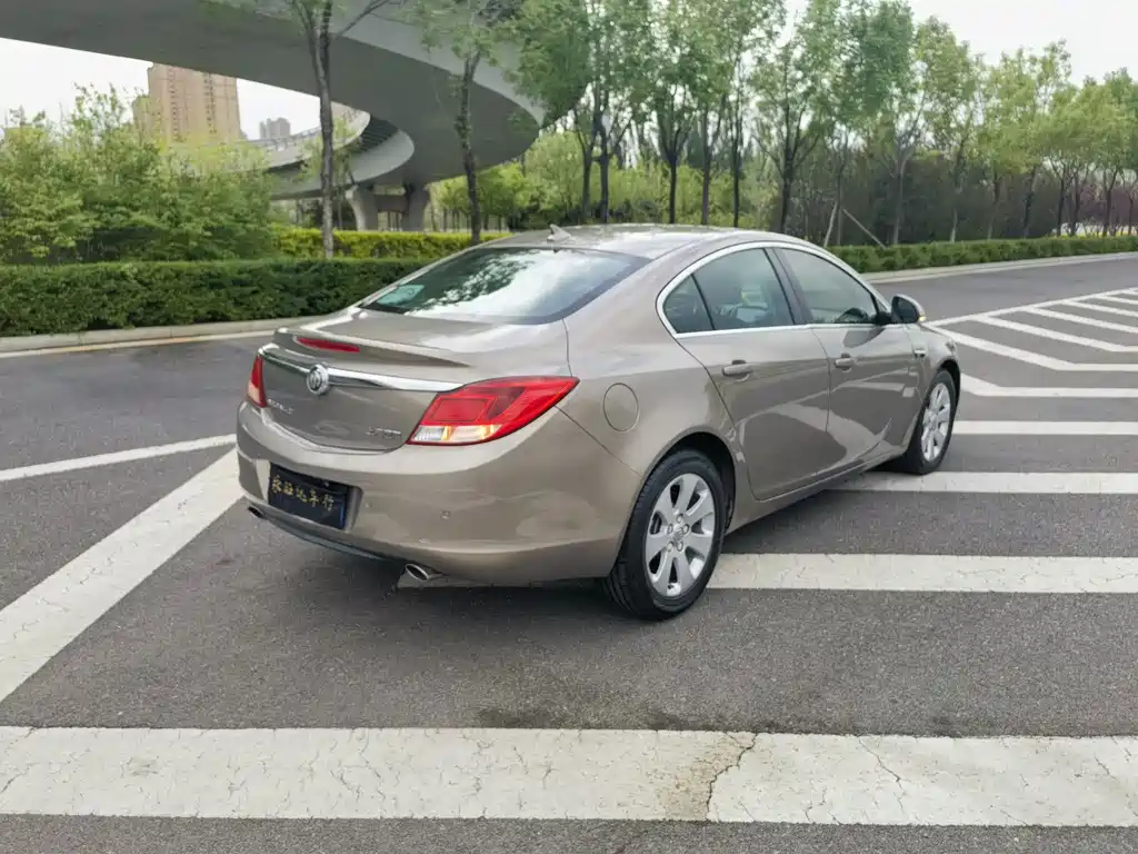 Regal 1.6 T Auto Elite Sport
