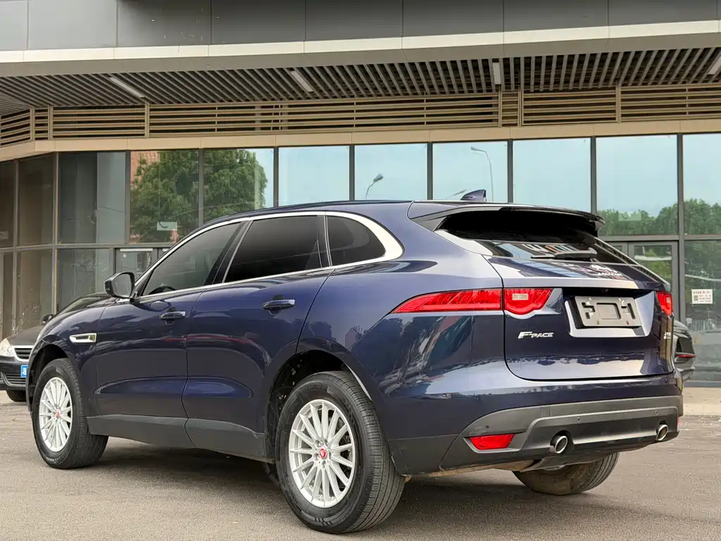 Jaguar F-PACE 2.0 T 4 WD Urban Premium