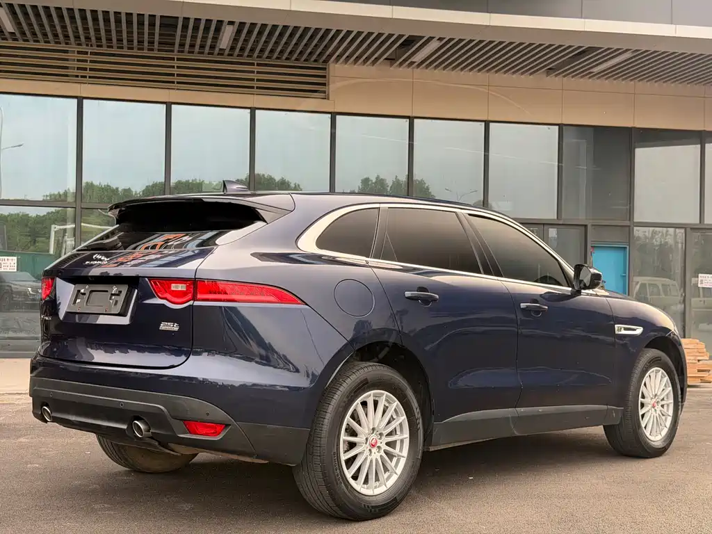 Jaguar F-PACE 2.0 T 4 WD Urban Premium
