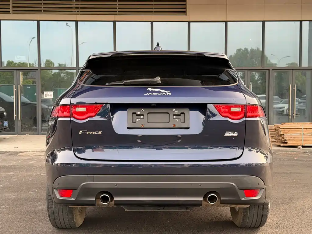 Jaguar F-PACE 2.0 T 4 WD Urban Premium