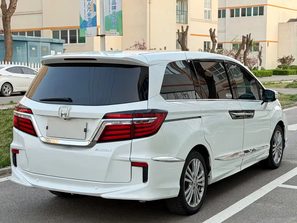 Elysion 2.4 L Luxury