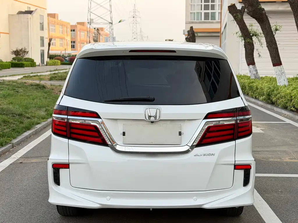 Elysion 2.4 L Luxury