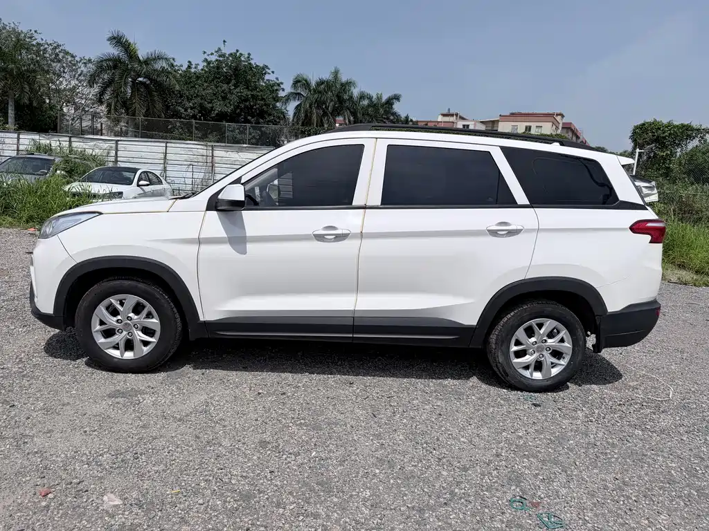 Wuling Hongguang S3 1.5 L Manual Standard CN-VI