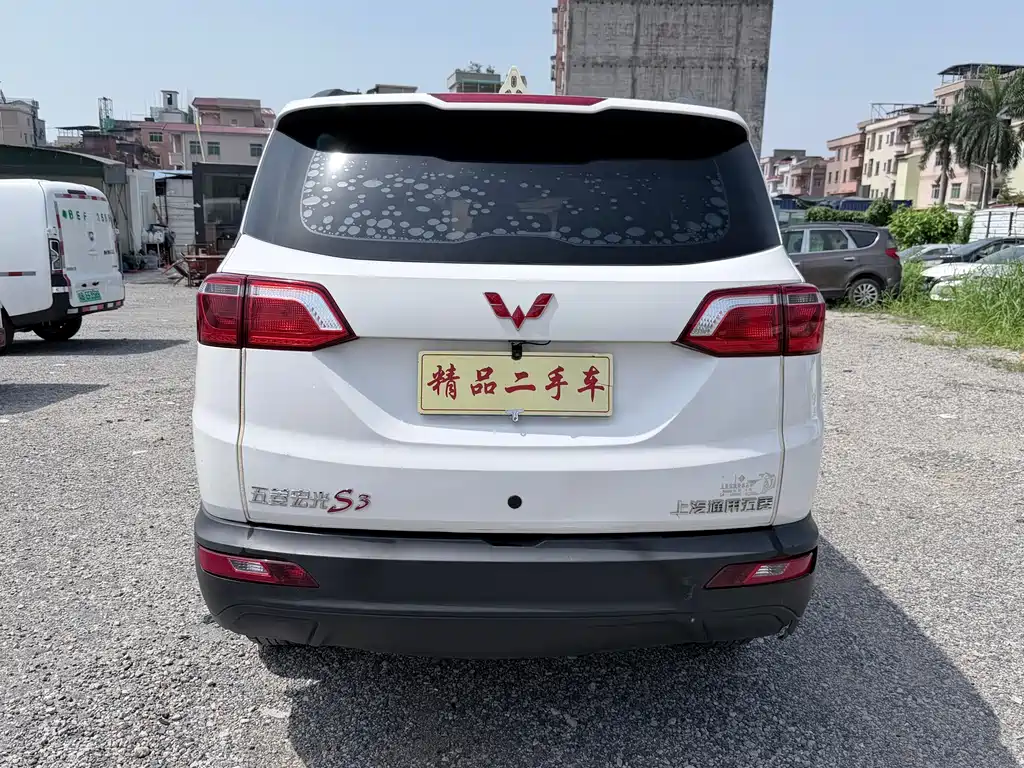 Wuling Hongguang S3 1.5 L Manual Standard CN-VI