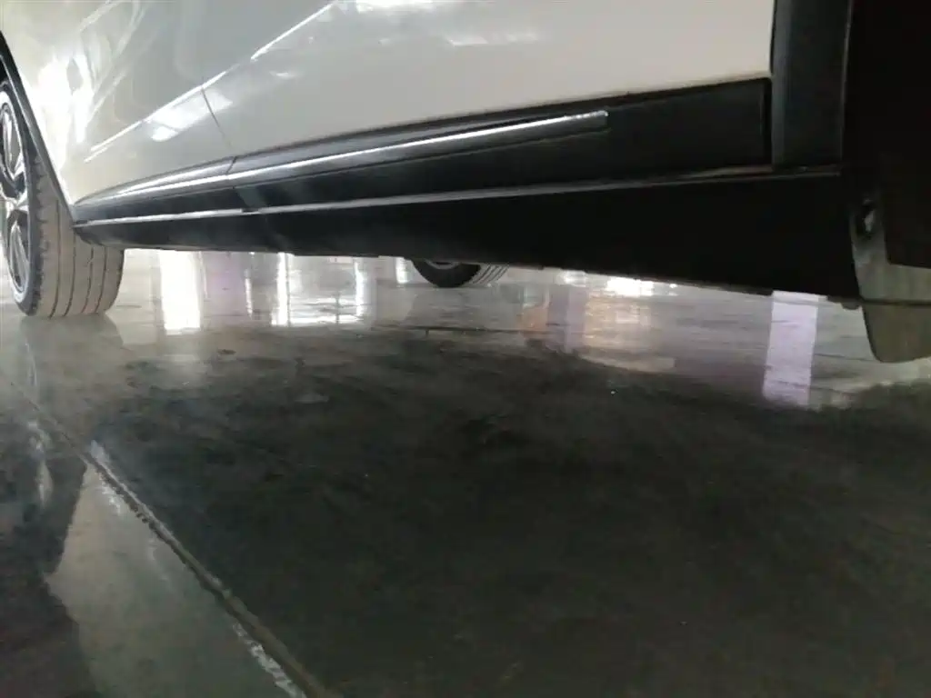 Tang 2.0 T Auto Connected Honored 7-seat CN-V