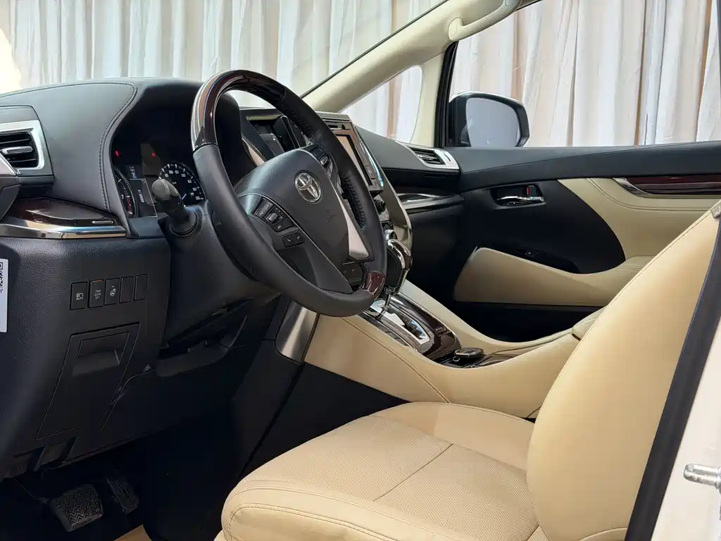 Alphard 3.5 L Luxury
