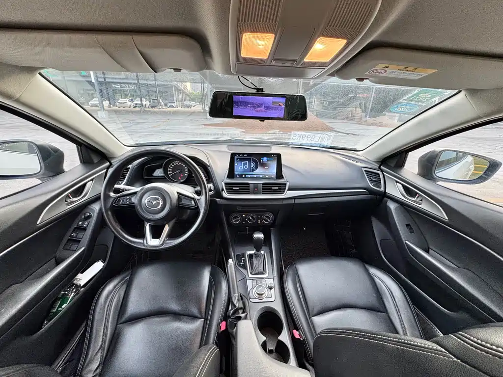 Mazda 3 Axela Cloud Control Sedan 1.5 L Auto Comfort CN-V