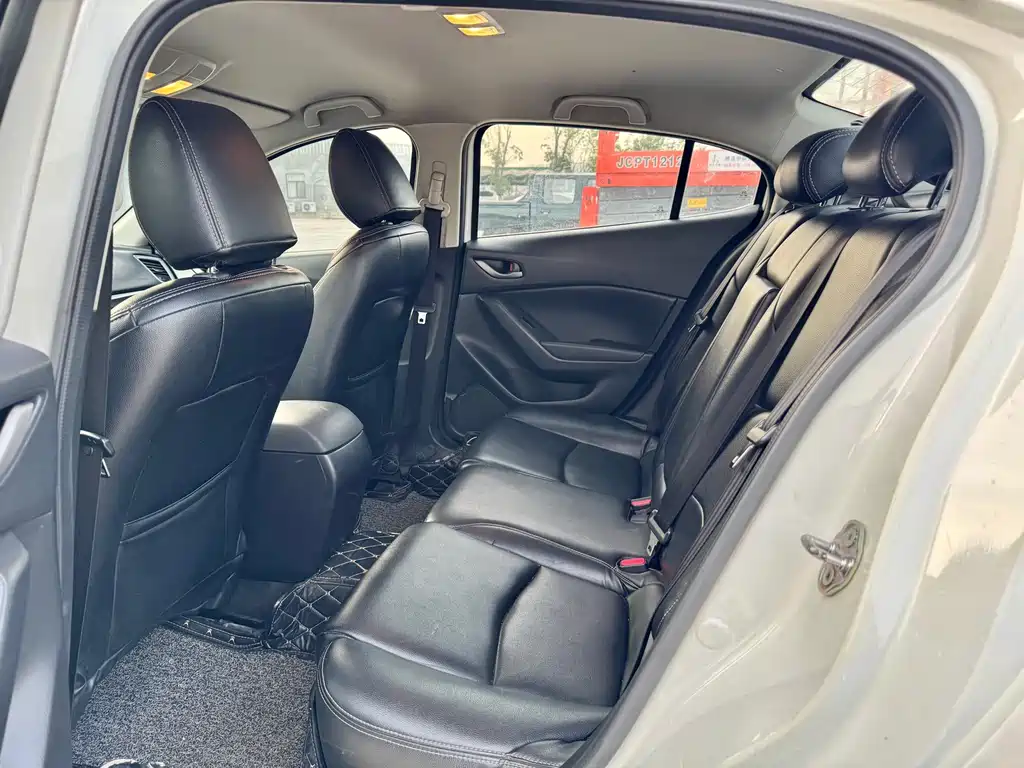 Mazda 3 Axela Cloud Control Sedan 1.5 L Auto Comfort CN-V