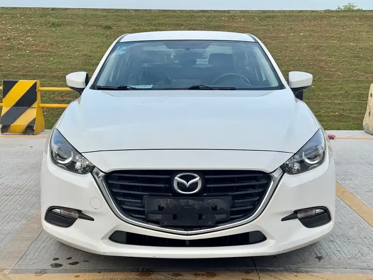 Mazda 3 Axela Cloud Control Sedan 1.5 L Auto Comfort CN-V
