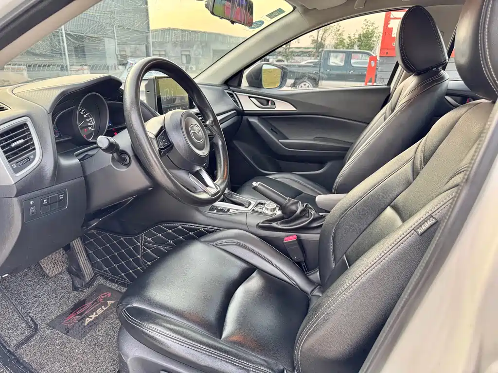 Mazda 3 Axela Cloud Control Sedan 1.5 L Auto Comfort CN-V