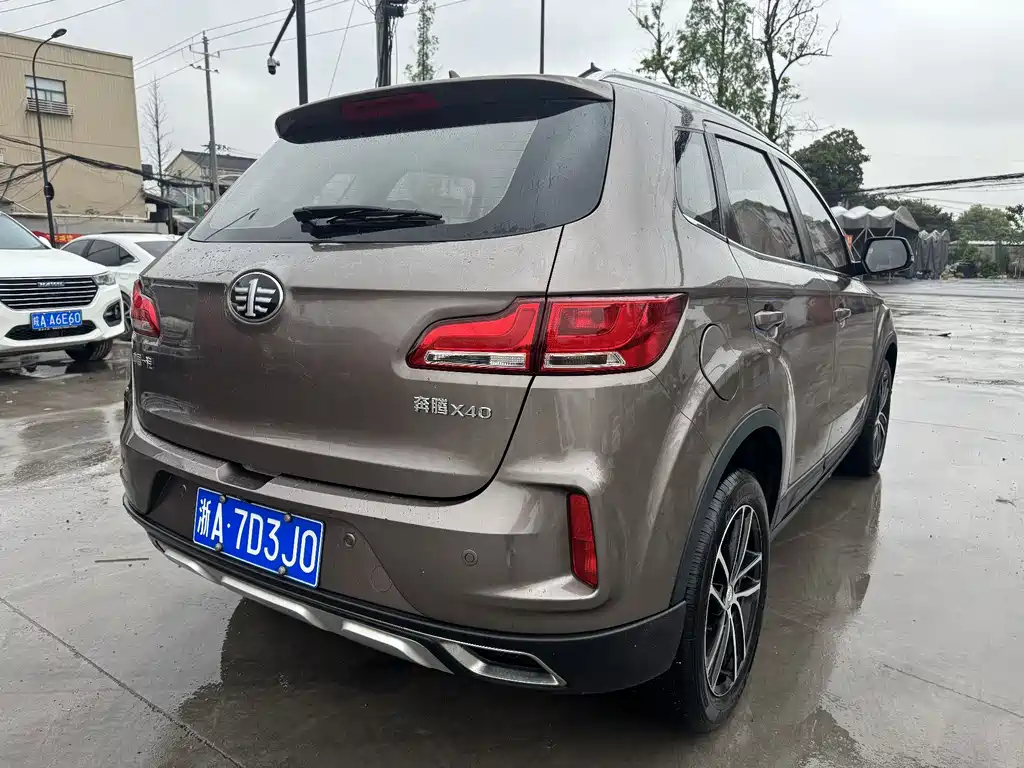 Besturn X40 1.6 L Auto Luxury