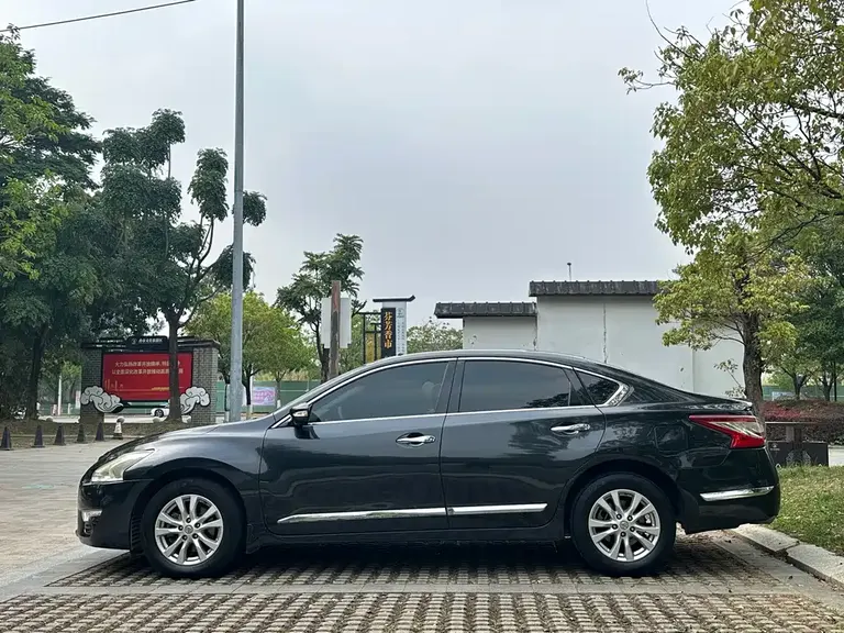 Nissan Teana 2.5 L XL Leading