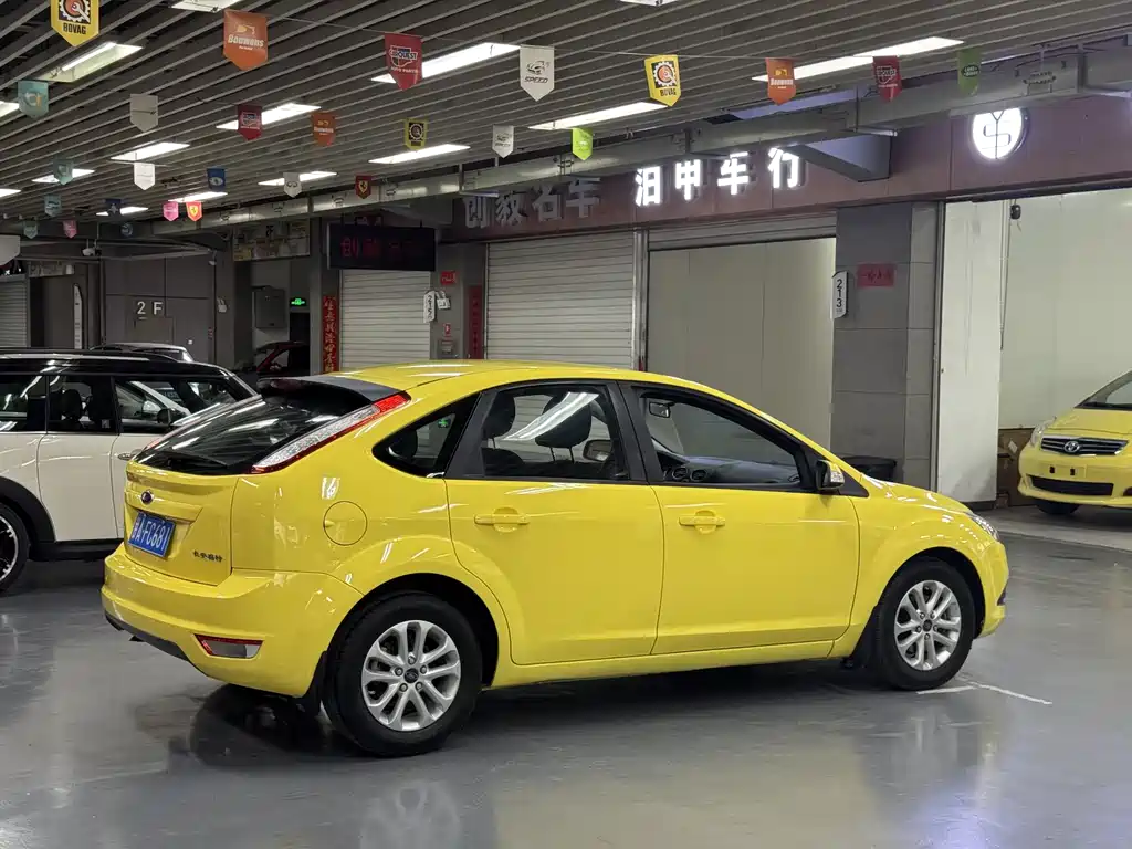 Focus Hatchback Classic 1.8 L Manual Fashion