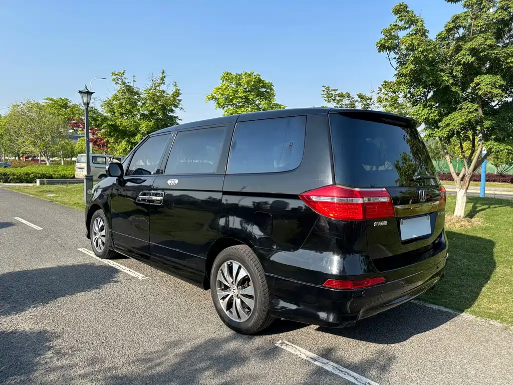 Elysion 2.4 L VTi-S Distinguished