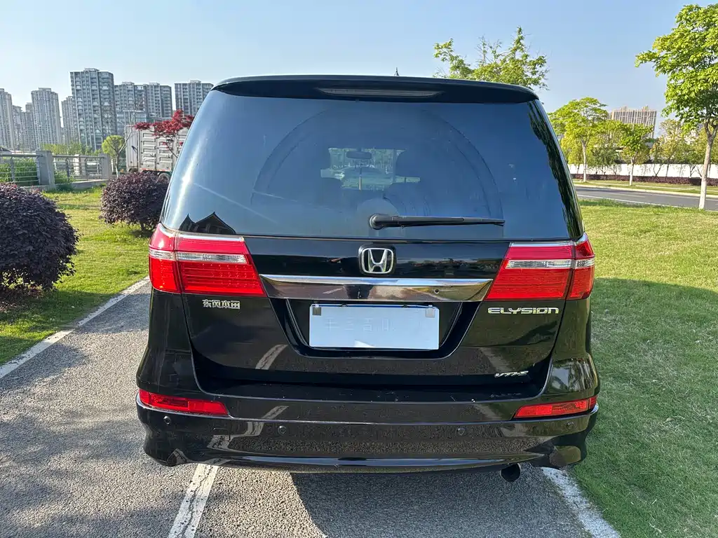 Elysion 2.4 L VTi-S Distinguished
