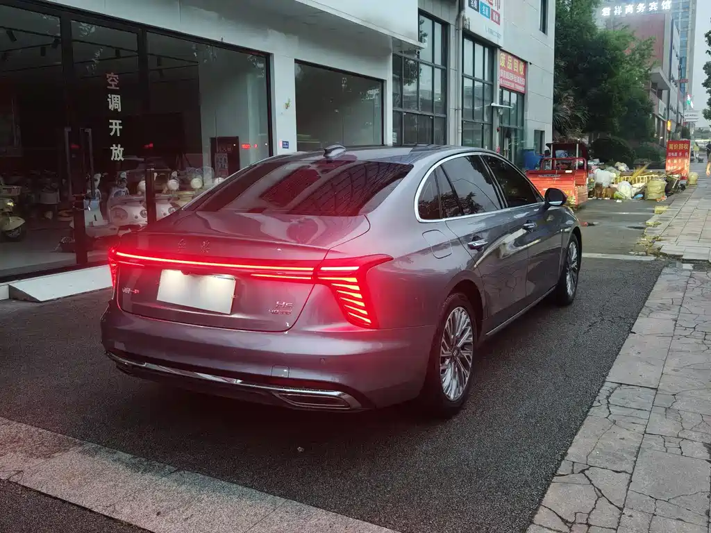 Hongqi H5 2.0 T Auto Connected Flagship