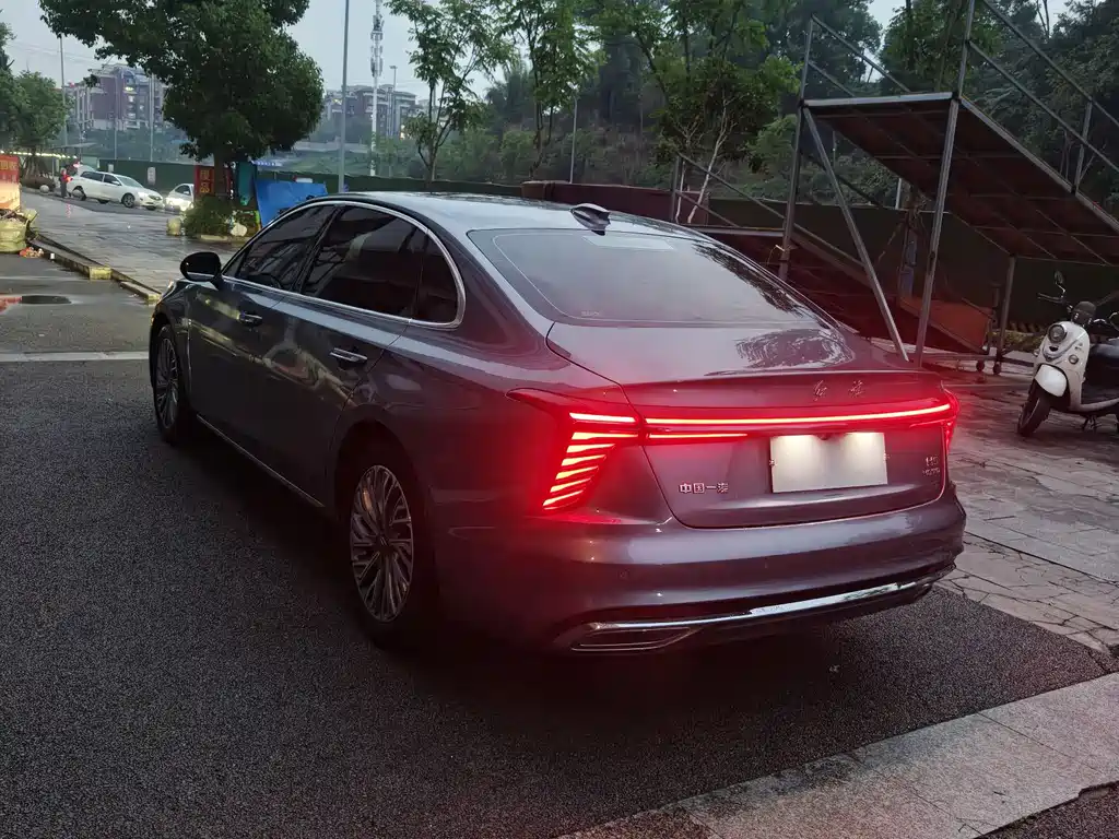 Hongqi H5 2.0 T Auto Connected Flagship