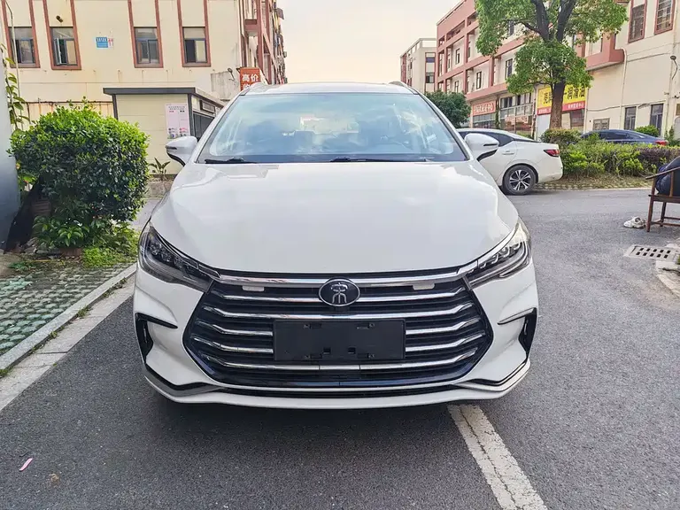 BYD Song MAX Upgraded 1.5 T Auto Luxury 6-seat