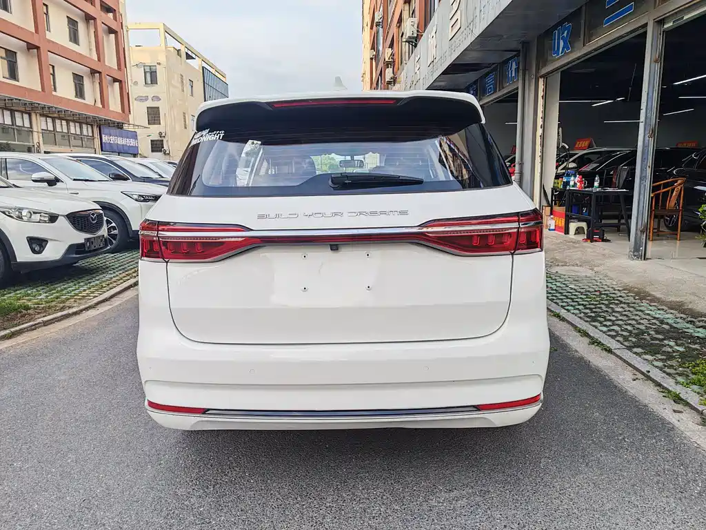 Song MAX Upgraded 1.5 T Auto Luxury 6-seat
