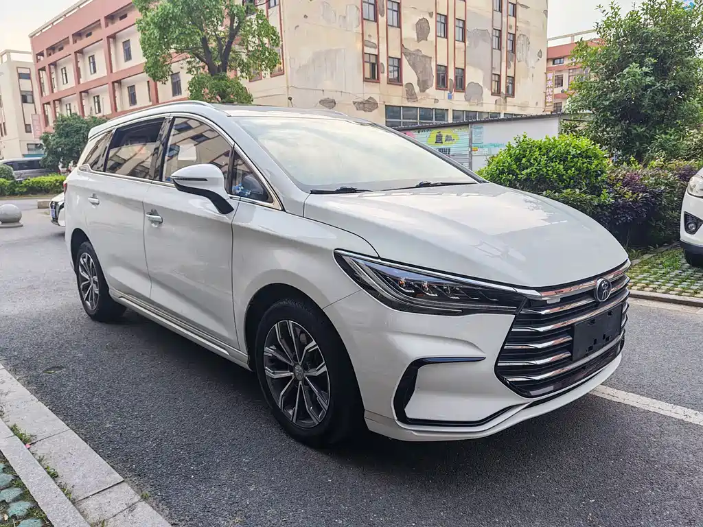 Song MAX Upgraded 1.5 T Auto Luxury 6-seat