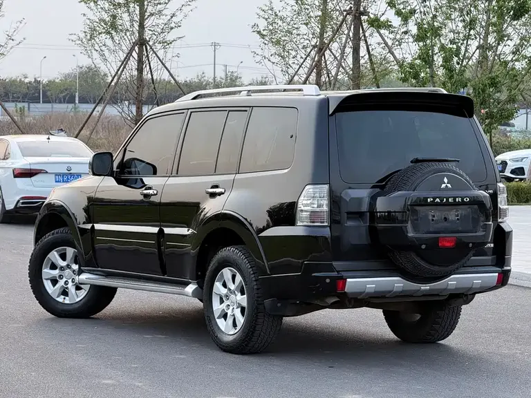 Mitsubishi Pajero (Import) 帕杰罗(进口) 2010款 3.0 L 自动精英版
