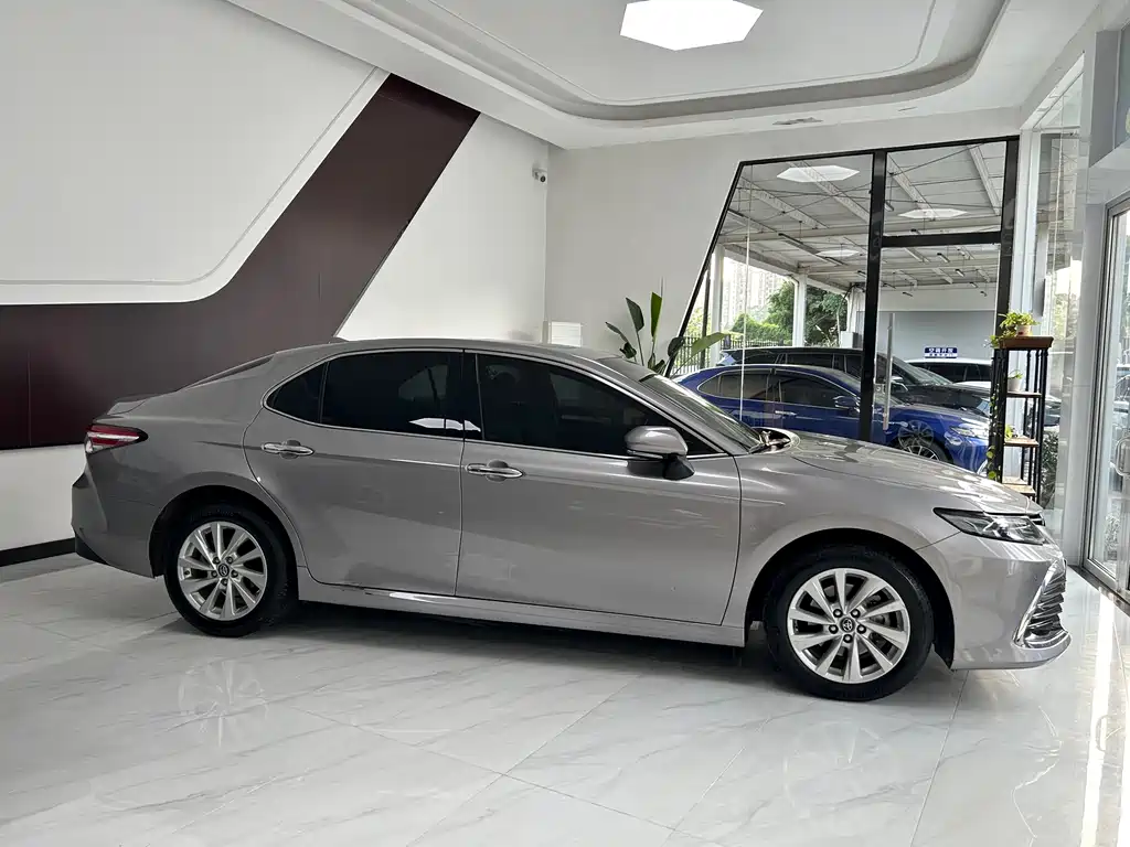 Camry 2.0 G Luxury