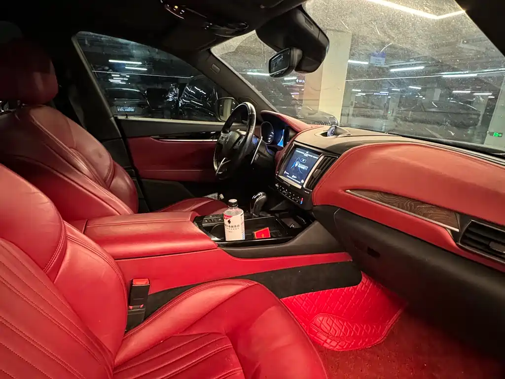 Levante 3.0 T Standard CN-V