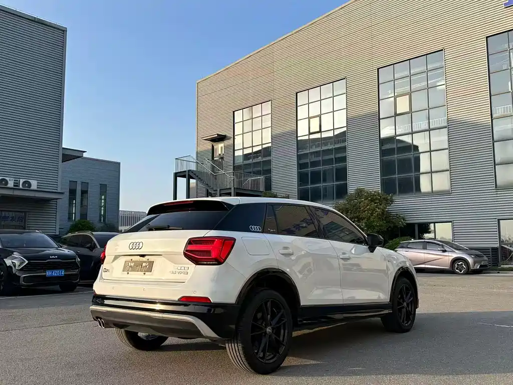 Audi Q2 L 35 TFSI Progressive Dynamic
