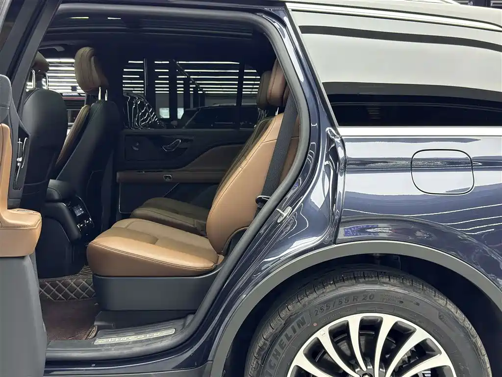 Aviator 3.0 T V6 4 WD Graceful
